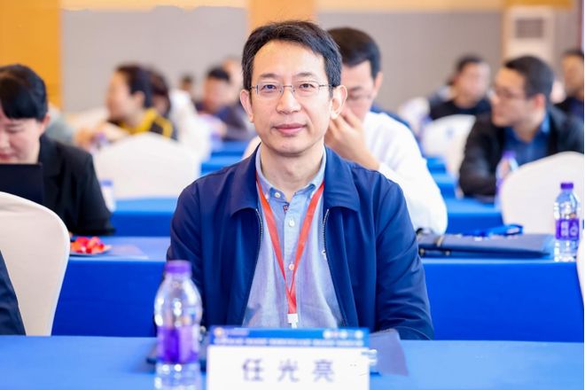 任光亮：帮51岁的硬核课程配个AI“学习